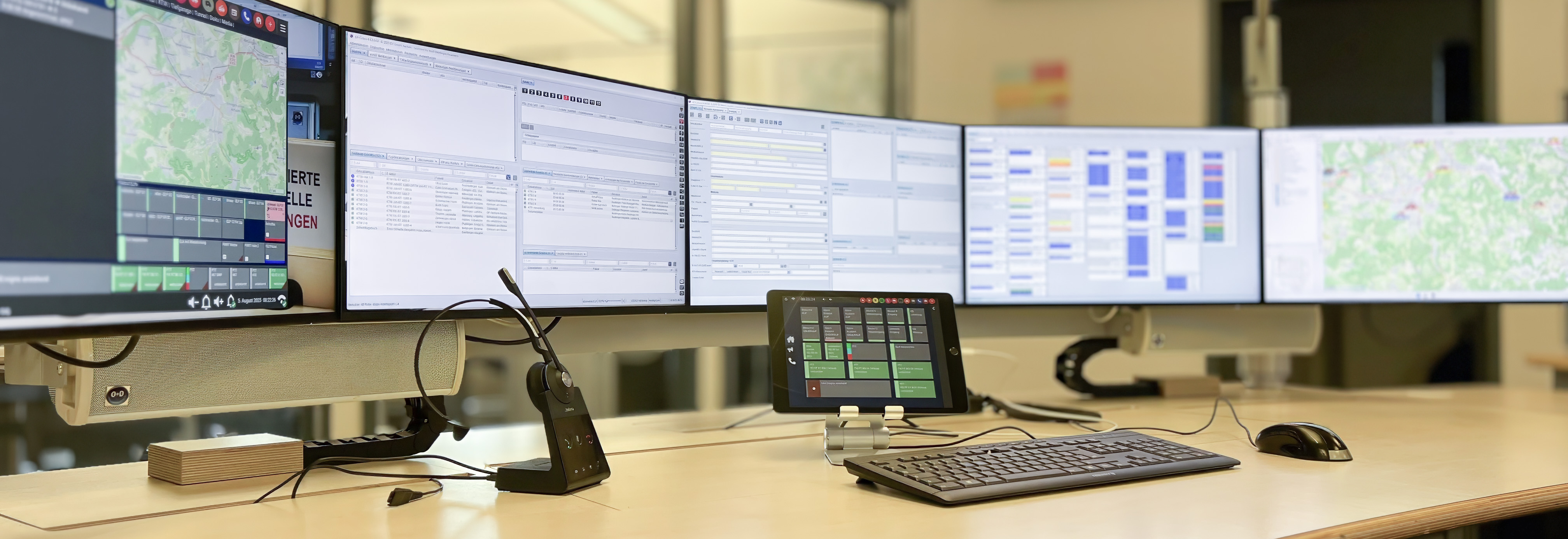 Ein Arbeitsplatz in der Integrierten Leitstelle