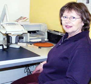  Lilli Schomacker am Schreibtisch