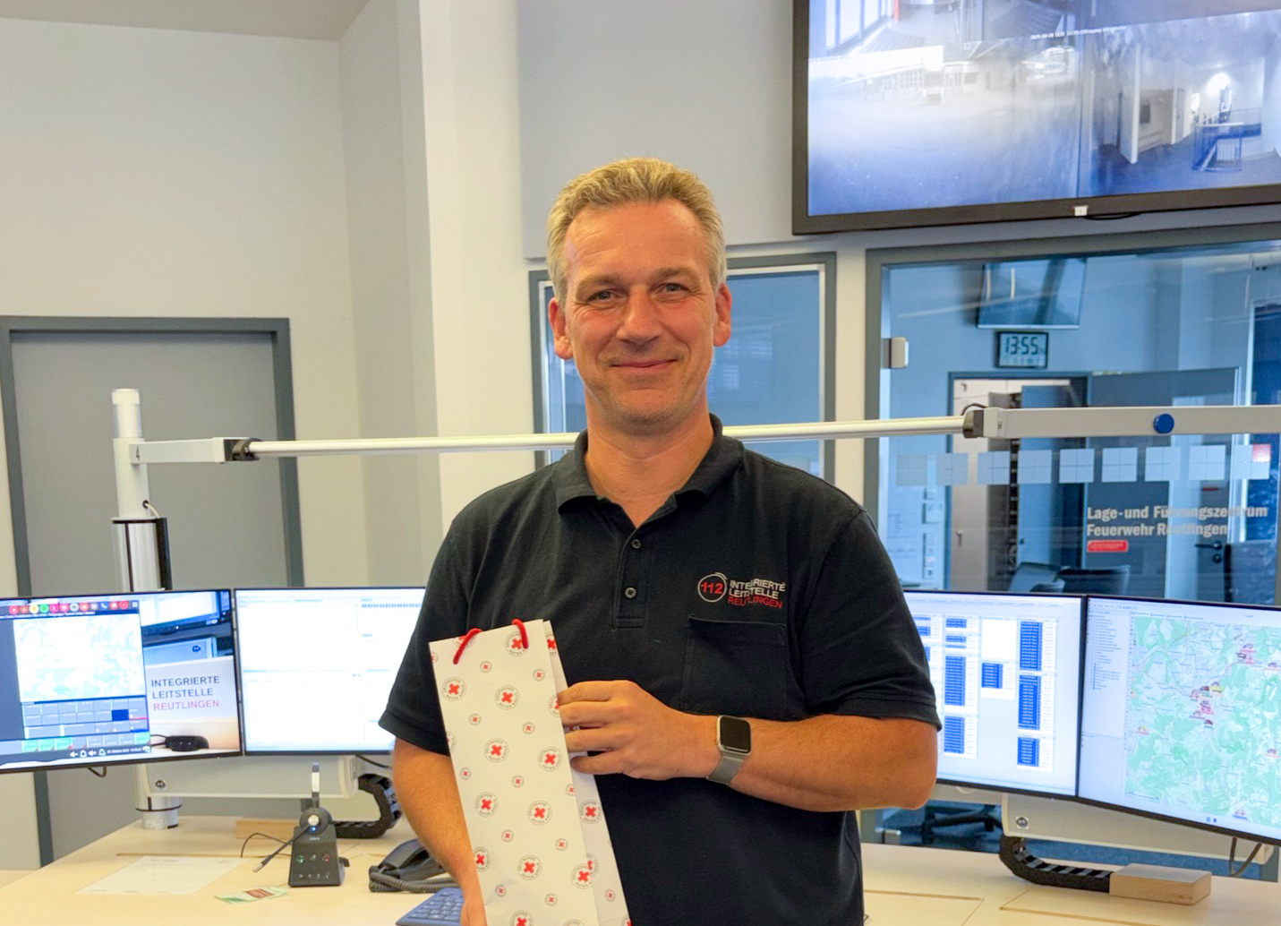 Ralf Wiegleb in der Integrierten Leitstelle für Feuerwehr und Rettungsdienst in Reutlingen. 