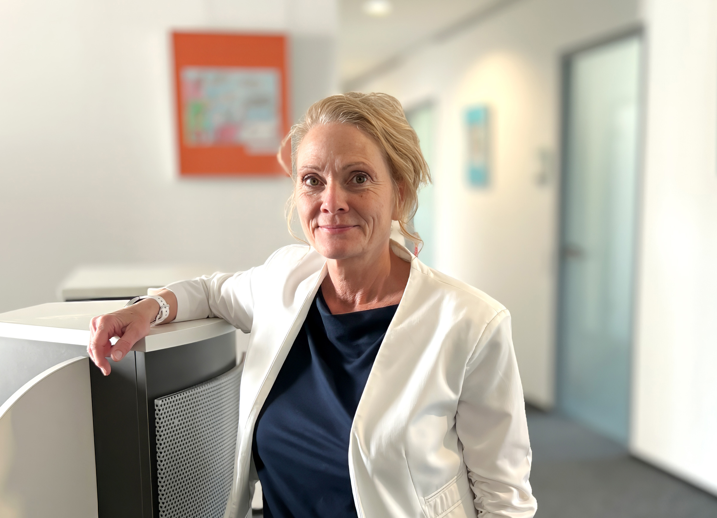 Das Bild zeigt Ariane Gerth am Empfang der DRK-Kreisgeschäftsstelle Reutlingen