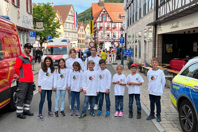 Der Nachwuchs schaute sich die Arbeit der Älteren an